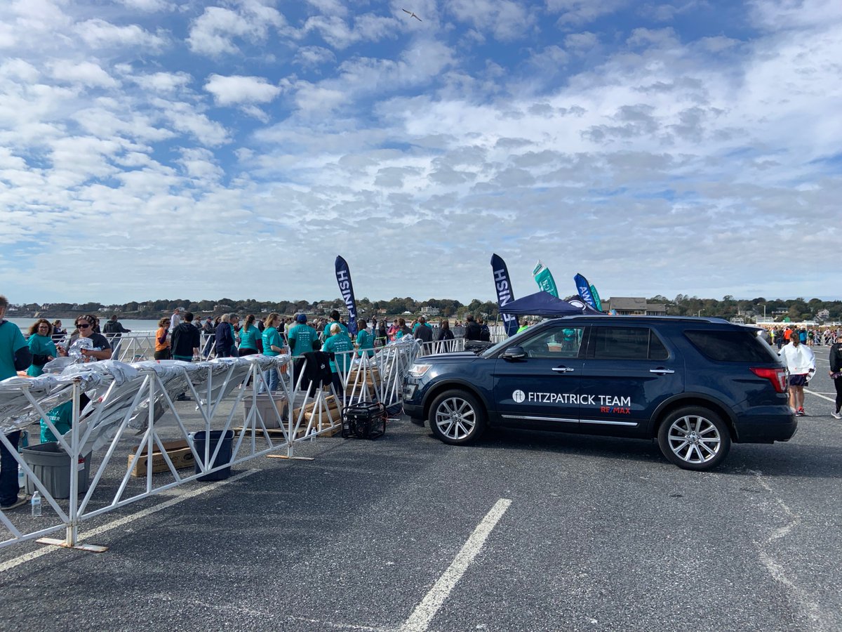fitzteamri's tweet photo. The team had a great time supporting local community events this weekend. Hats off to @broadwaynewport for another amazing #BroadwayStreetFair and congratulations to all the runners who participated in the @NewportMarathon! #FitzpatrickTeamRI @remaxnewport @remaxinri @remax https://t.co/OAO7r4fLQc