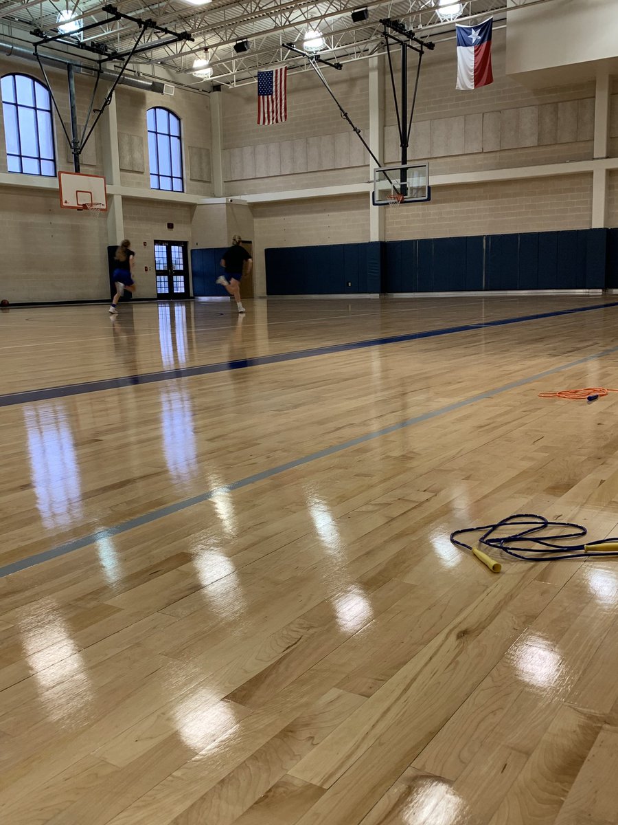 NBHSgirlsbb's tweet image. Sprint offs, because there is no other way to break a tie 💙🏀
#MakeRunningFun