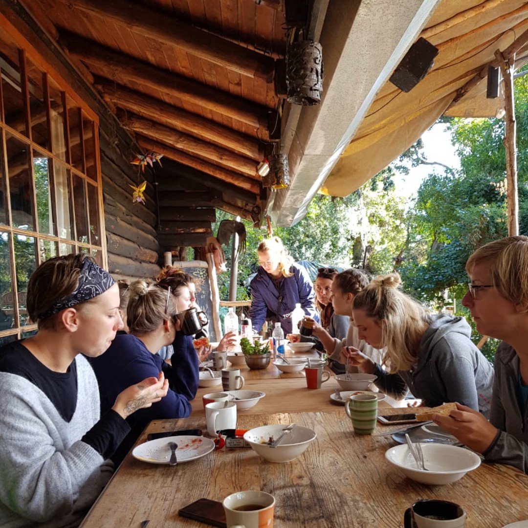 Breakfast in paradise! Everything just tastes better here. Nom nom. #pangeatrails #rockingtheroute #travelyoung #rocktheroute #feelourfreedom @nick_vt_