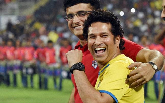 CrickeTendulkar's tweet photo. @sachin_rt @BCCI @SGanguly99 Congratulations Dada 😎 
Indian Cricket Is in Safe Hand 🙏🙏 

waiting for #Dadagiri 🔥🔥

#RT if these are your childhood hero https://t.co/HIdqqHy8W0