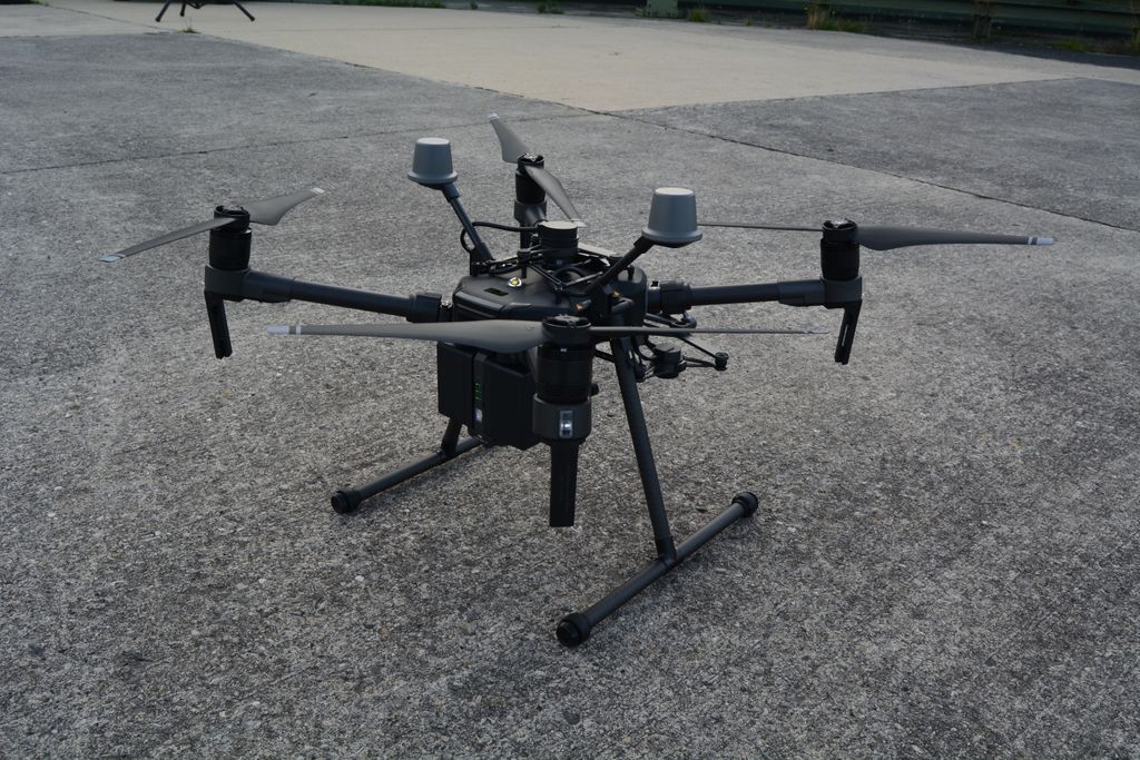 La semaine dernière, nous avions le bonheur de recevoir notre dernier drone !
Le <a href="/DJIGlobal/">DJI</a> #Matrice210 v2 RTK rejoint la grande famille des drones d <a href="/Artechdrone/">Artechdrone</a> on en a profité pour une petite séance photo !
#SeancePhoto #Pilots 
#Matrice600 #DJI #Mavic #Phantom