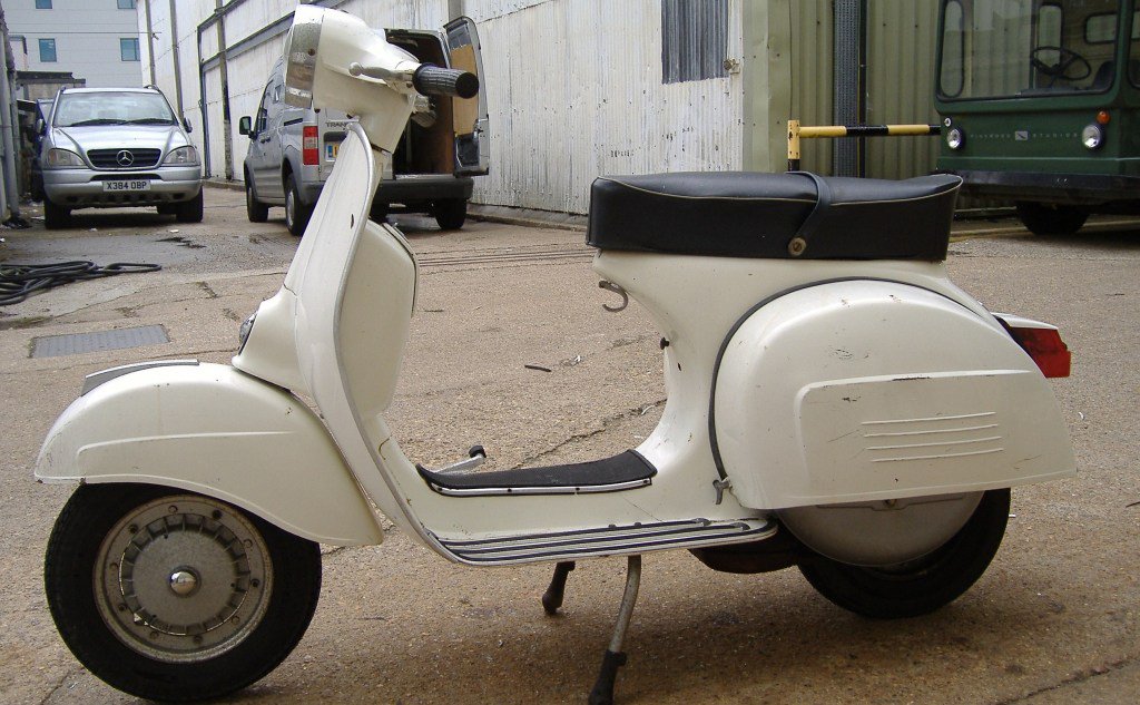 Marlon Brando Vespa up for auction classicscooterist.com/marlon-brando-…