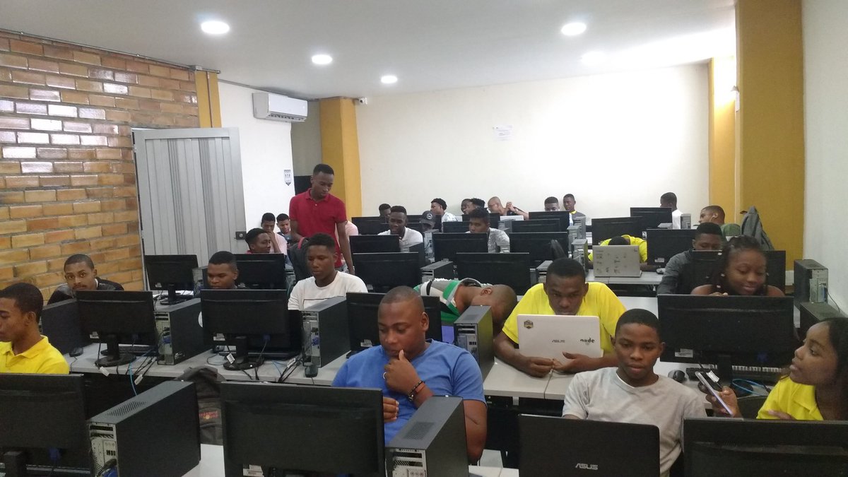 QuibdoJs's tweet image. Iniciamos el #quibdojs en @Uniclaretiana 😁😁