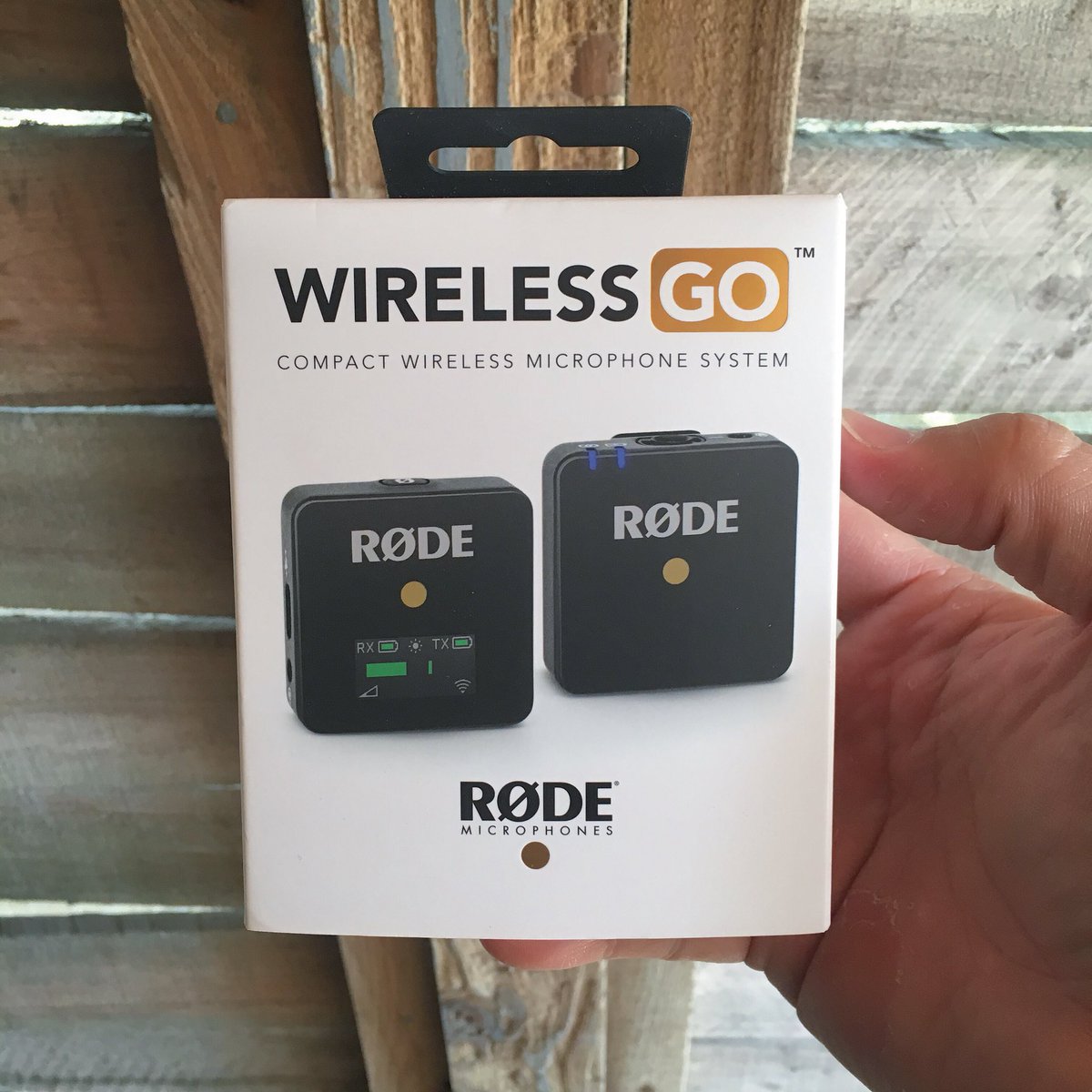 watsonwu's tweet image. This #WirelessGo (Compact Wireless Microphone System) by #RodeMicrophones is Awesome! 😎🔊👍🏻

#rodemic #rodewirelessgo #microphone #wirelessmic #wirelessmicrophone #dslr #camera #shooting #shoot #mirrorless #video #videoproduction #interview #traveler
