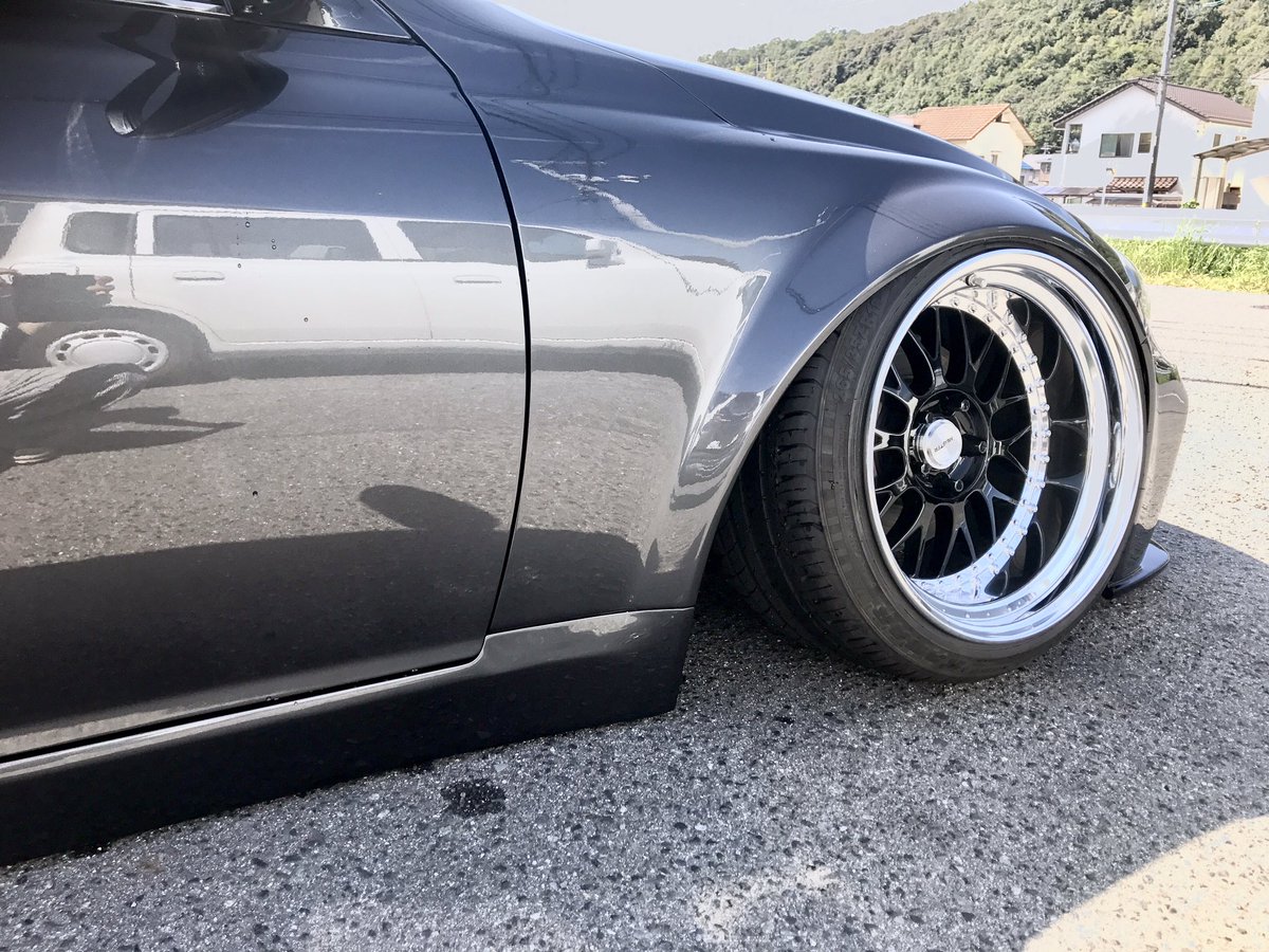 st_craft9999's tweet photo. 先週納車したマークX✨

全塗装
アーチ上げオーバーフェンダー
ホイール  マイスターM1
などなど・・・

ガラッとイメチェン✨
カッコよくキマりました！！

#マークX
#120マークX
#カスタムカー
#広島
#エスティークラフト 
#stクラフト 
#STcraft https://t.co/5JPIJ0kJvo