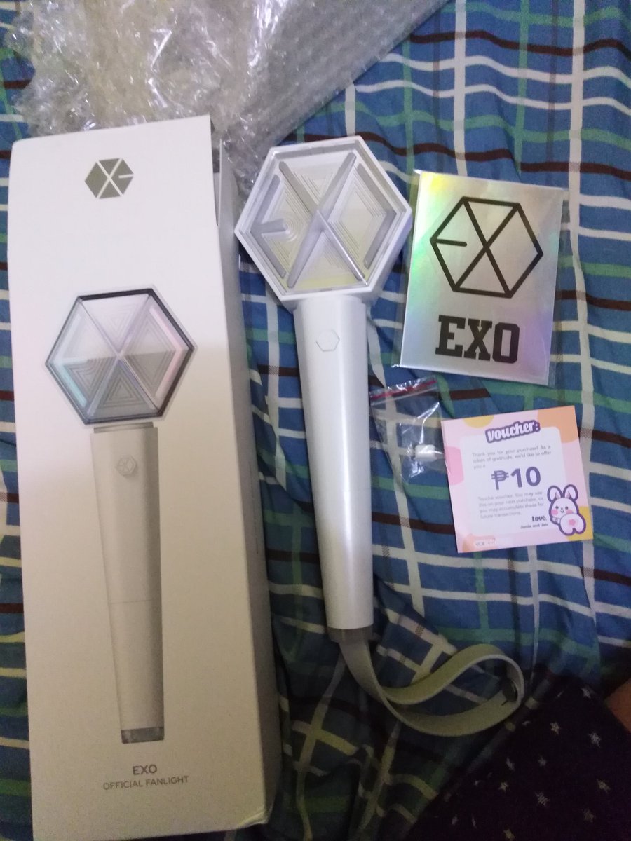 niicah17's tweet photo. Thank you so much 💕😊 @YourTooshiePH
#happykid
#firsteverlightstick
#eribong https://t.co/psLf7ITltA