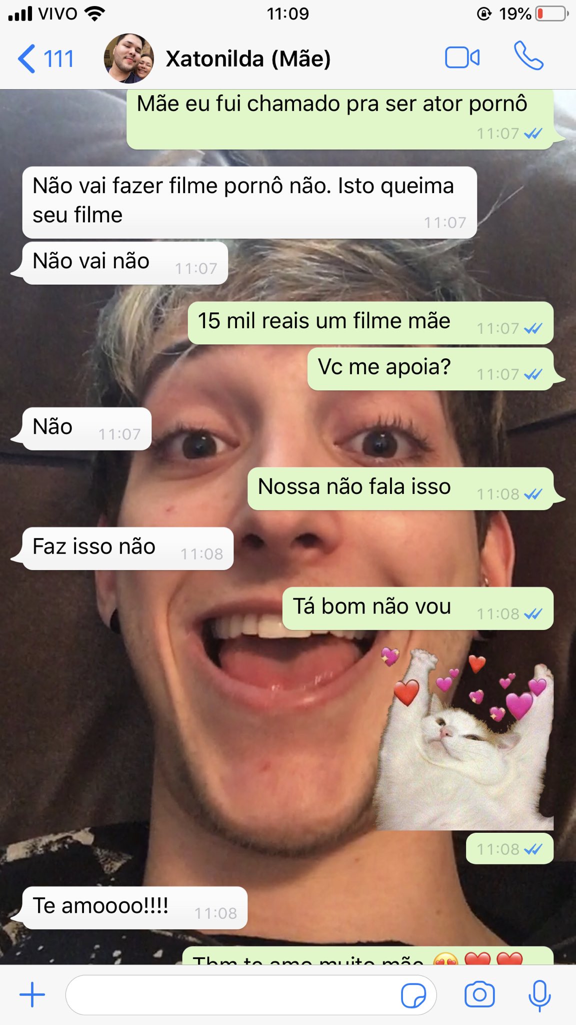 Eduardo على X: E eu que fui falar com minha mãe que fui chamado pra ser  ator pornô aí ela vira e fala isso Obrigado mãe por destruir meu sonho  t.cogkkL1qPfFY 