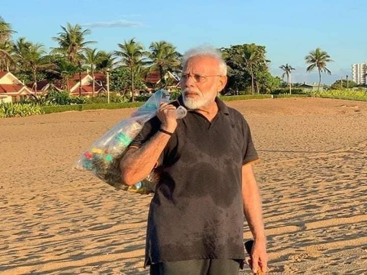 CorruptedMLA's tweet photo. .@PMOIndia @narendramodi @narendramodi_in @BJP4India @BJPLive @socialmedia4bjp @bjpsamvad @nsitharaman
@RBI

जब GDP गिर रही थी तो मनमोहन सिंह GDP को उठा रहे थे 

अब GDP गिर रही है तो @narendramodi  @narendramodi_in कचरा उठा रहा है 
जिसको जो आता है वहीं करेगा...
😂😂😂 https://t.co/fJHwQwMZdV