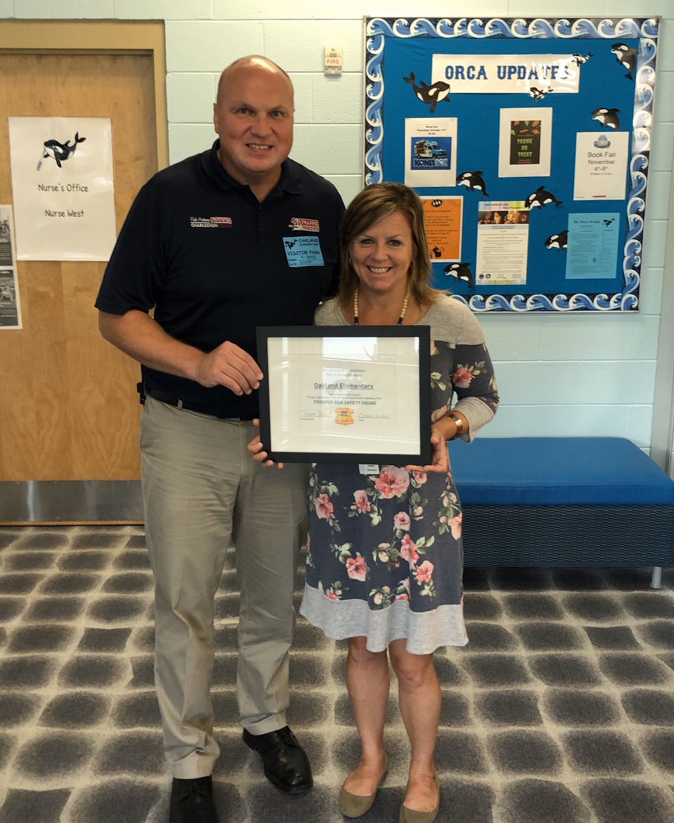 TrooperBob_SC's tweet photo. Congratulations! Oakland Elementary School is now a member of the Trooper Bob Safety Squad! I enjoyed speaking to all the students at the assembly. 
Pic 📸: Elizabeth Nicodin, Principal, displays the certificate for the school. @CCSDConnects @OaklandOrcas 
🛣🚙🚍📚🙂 https://t.co/txX6RmJiY5