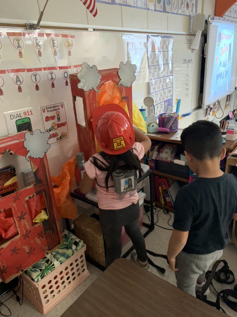 Kindergarten is learning about community helpers, what better way than role play!!! <a href="/SullyES_LCPS/">Sully ES</a> @JenniferConn08