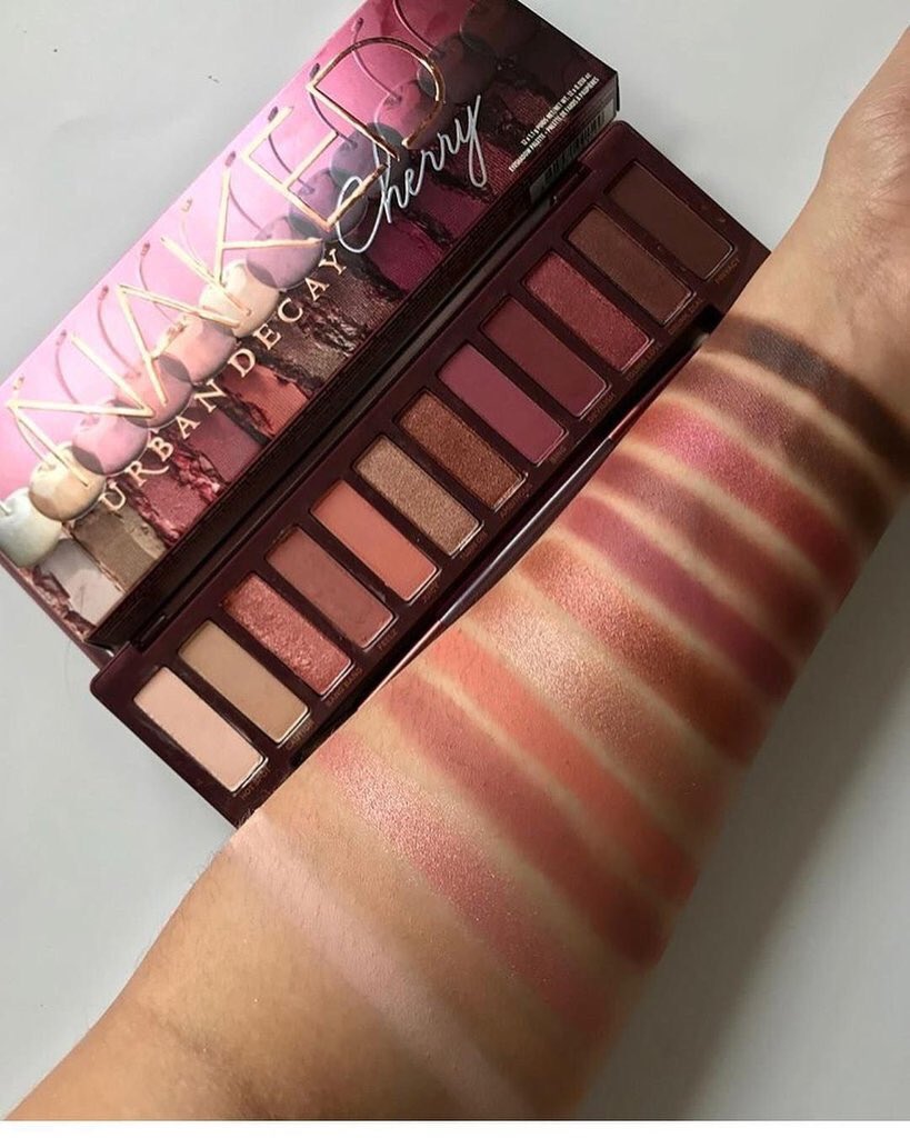 SassyBB7's tweet photo. 🔥🔥 โปรไฟใหม้ 🔥🔥 Sale #UrbanDecay #Naked Cherry พาเลทอายเชโดว์สุดฮิต ราคาเพียง 1,200 บาท ค่าส่ง 50/80 ของมาอาทิตย์หน้าค่ะ ของแท้ เค้าเตอร์ไทย เมนชั่นจองได้เลย จ่ายตอนของมาหรือสิ้นเดือนได้ค่ะ มีจำนวนจำกัด ห้ามพลาดดดดด 😘👍🏼 https://t.co/3Ih2uf7CzE