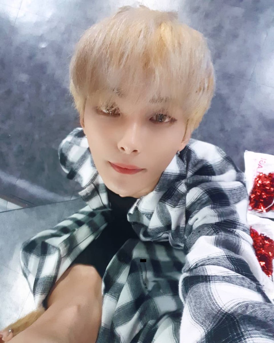 Ntic_Brasil's tweet photo. [📷 #INSTAGRAM | #SEUNGHOO] 15.10.19

"#Novo conceito espelho selfie"

#Ntic #엔티크 #NewTrendICon #Seunghoo https://t.co/1Osta6SD5h