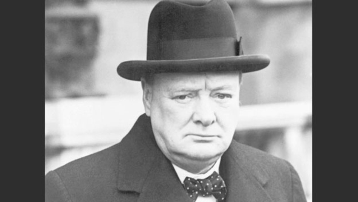 10/11/44: “#Churchill voorspelt het einde van den Europesen oorlog voor binnen ZES MAANDEN.” #WOII #aftellen #BevrijdingvanA # reentweetment #Schuyten