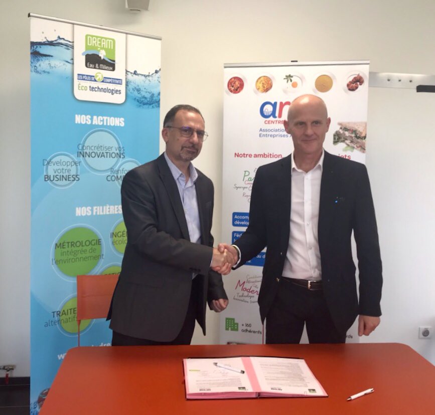 pole_dream's tweet photo. Le Pôle DREAM et @areacentre signent une convention de partenariat ✍️ #Synergie entre acteurs du territoire #Enjeux pour une meilleure gestion de l’#eau 💦 #industrie #agroalimentaire https://t.co/Uhya08LKGM