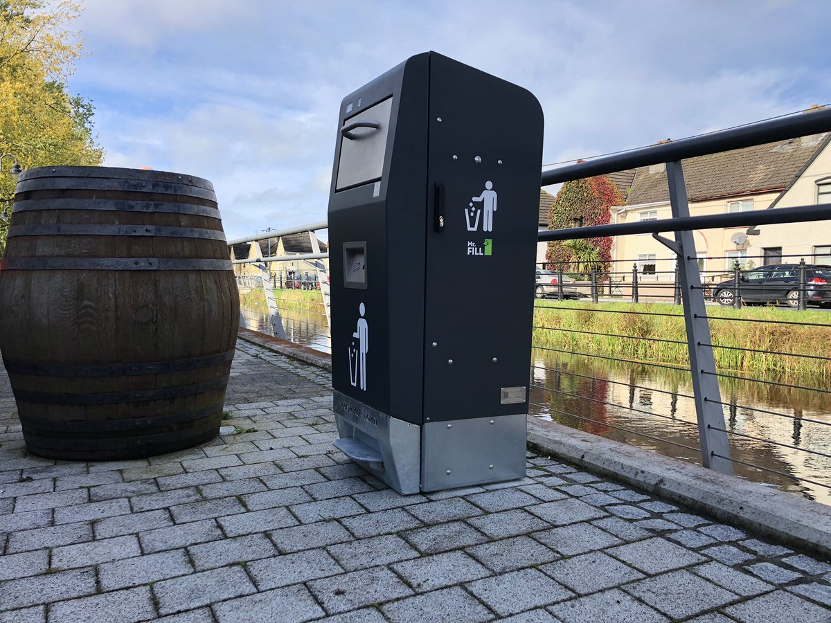 CivicGroup's tweet image. We were busy this morning installing the Mr. Fill Solar Powered Compacting bins in Tullamore, Co Offaly. Great to see the public’s reaction when we explained the technology. Thanks to everyone involved.  #smartcities #MrFill #SmartWasteSolutions @offalycoco