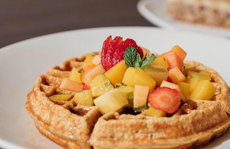 la_cafeteriard's tweet photo. Cosas por las que no tienes que preocuparte si vienes a La Cafeteria: que tu desayuno se vea bien y que esté delicioso ❤ --- #breakfast #desayuno #waffle #fruits #yummie #foodporn #delicious #lacafeteria #bysquare1 #santiago #cibao #republicadominicana #rd #dr https://t.co/7CB4lDGEqg