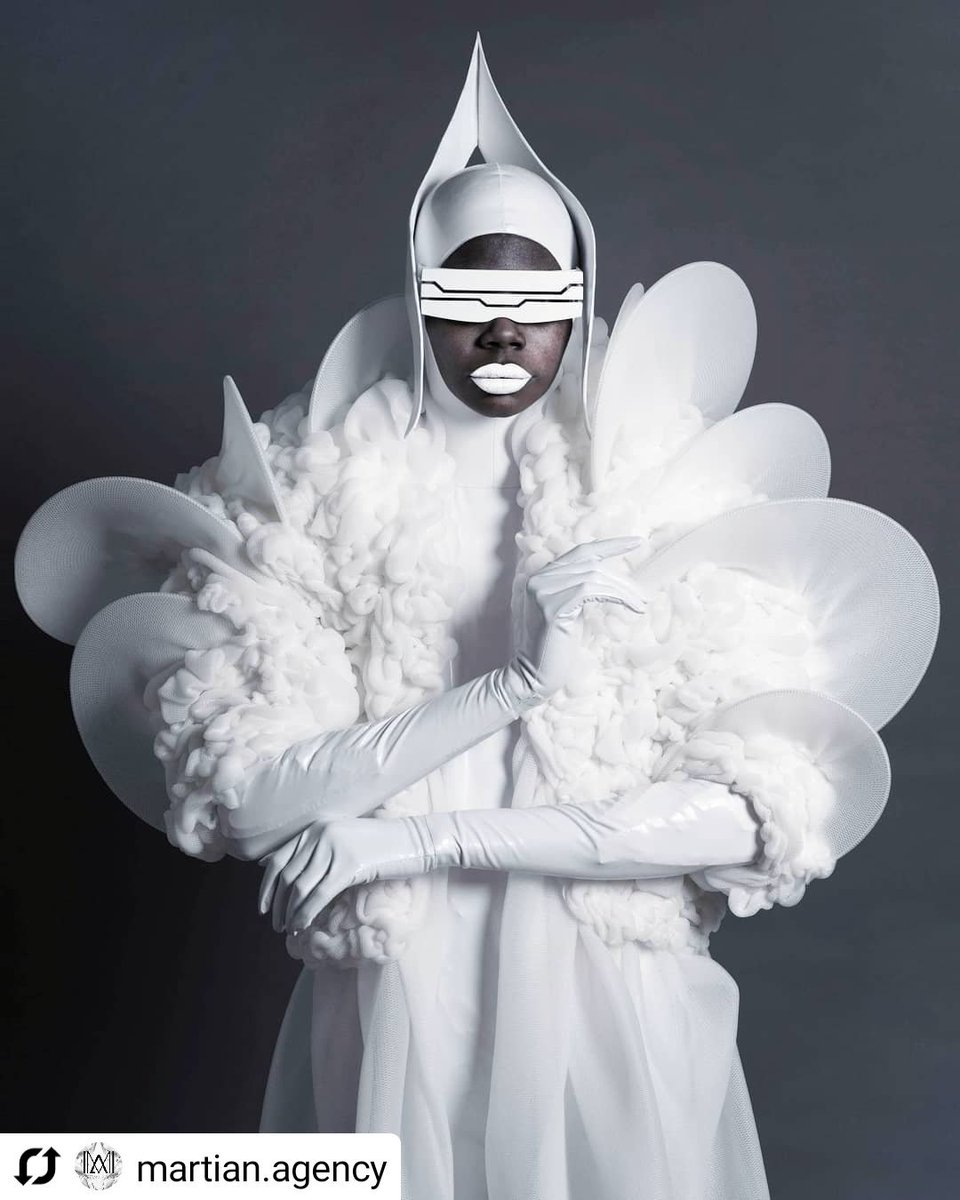 ModeEstah's tweet photo. Un clin d'œil à notre ancienne diplômée Marine Arnoul dont nous saluons le talent et le travail réalisé pour la Finale du World of Wearable Art.
Création : @MartianAgency
Photographe : Denis Felix
Modèle : Djo Bibalou https://t.co/Xr1HO1Khl3