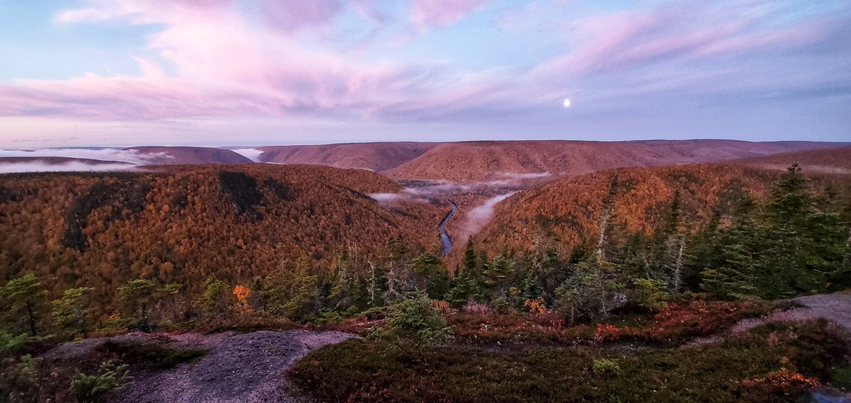keepexploringCB's tweet image. Had to work over most of the thanksgiving long weekend but was able to take in this beautiful sunrise at Cape Clear yesterday morning #sunrise #clouds #capebretonadventure #fallforcapebreton #explorecb #capeclear #CapeBreton