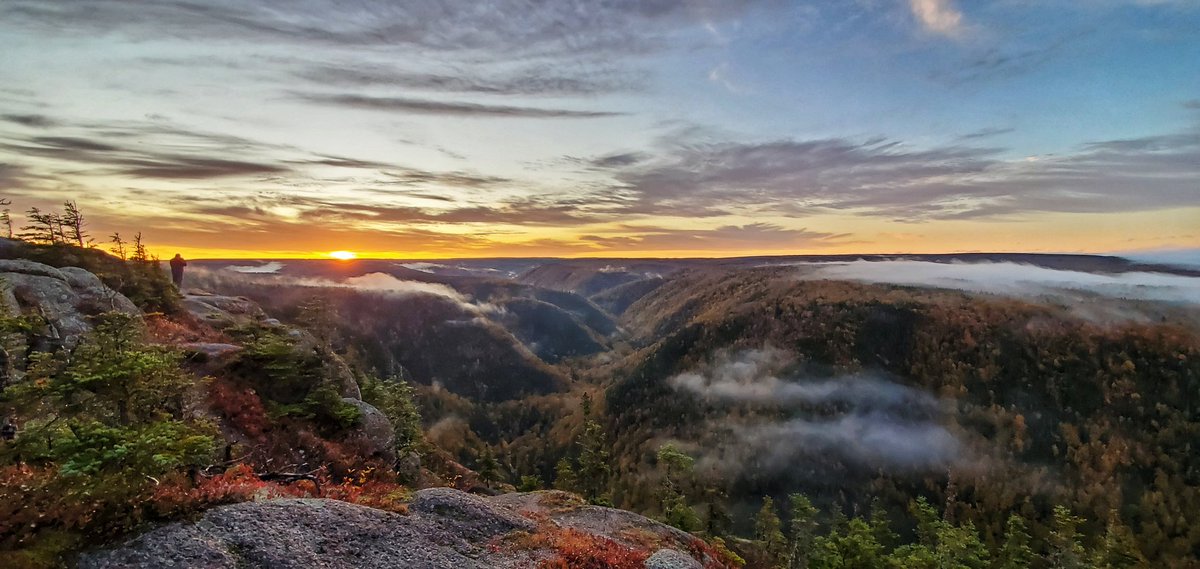 keepexploringCB's tweet image. Had to work over most of the thanksgiving long weekend but was able to take in this beautiful sunrise at Cape Clear yesterday morning #sunrise #clouds #capebretonadventure #fallforcapebreton #explorecb #capeclear #CapeBreton