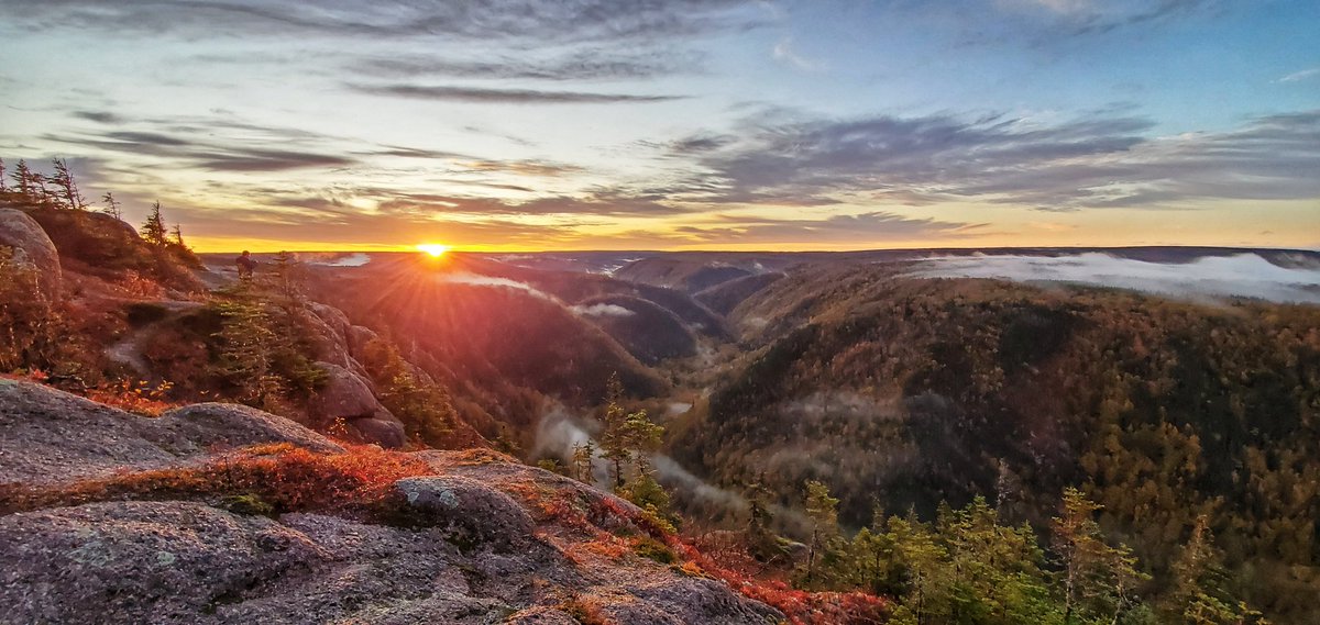 keepexploringCB's tweet image. Had to work over most of the thanksgiving long weekend but was able to take in this beautiful sunrise at Cape Clear yesterday morning #sunrise #clouds #capebretonadventure #fallforcapebreton #explorecb #capeclear #CapeBreton