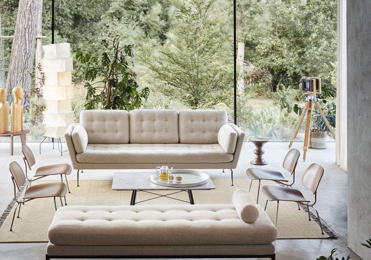 The geometrically precise body and cushions of Suita seem to float above the sleek, bridge-like aluminium legs, in what can be seen as a tribute to mid-century American design. #Vitra #AntonioCitterio

 vitra.com/product/suita-…