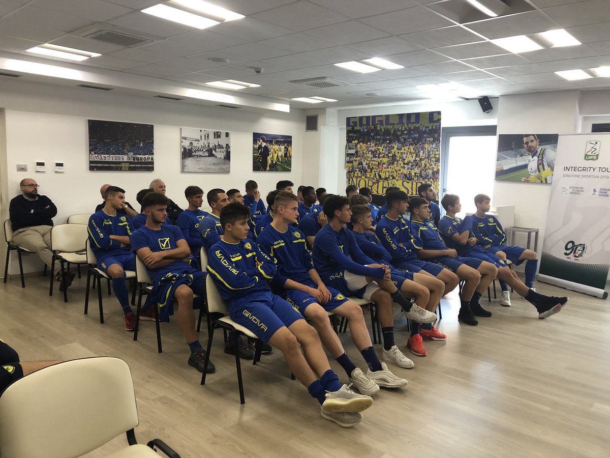 assocalciatori's tweet image. ⚽️ Iniziata la nuova stagione di #IntegrityTour assieme a @Lega_B e @creditosportivo❗️
Oggi a #Veronello con Prima Squadra, Primavera e U17 del @ACChievoVerona 🔶🔷