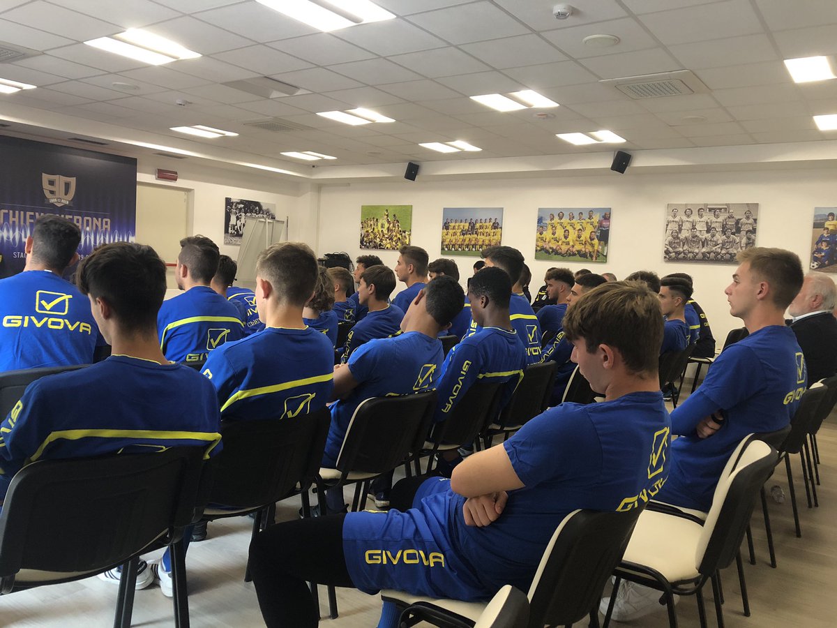 assocalciatori's tweet image. ⚽️ Iniziata la nuova stagione di #IntegrityTour assieme a @Lega_B e @creditosportivo❗️
Oggi a #Veronello con Prima Squadra, Primavera e U17 del @ACChievoVerona 🔶🔷