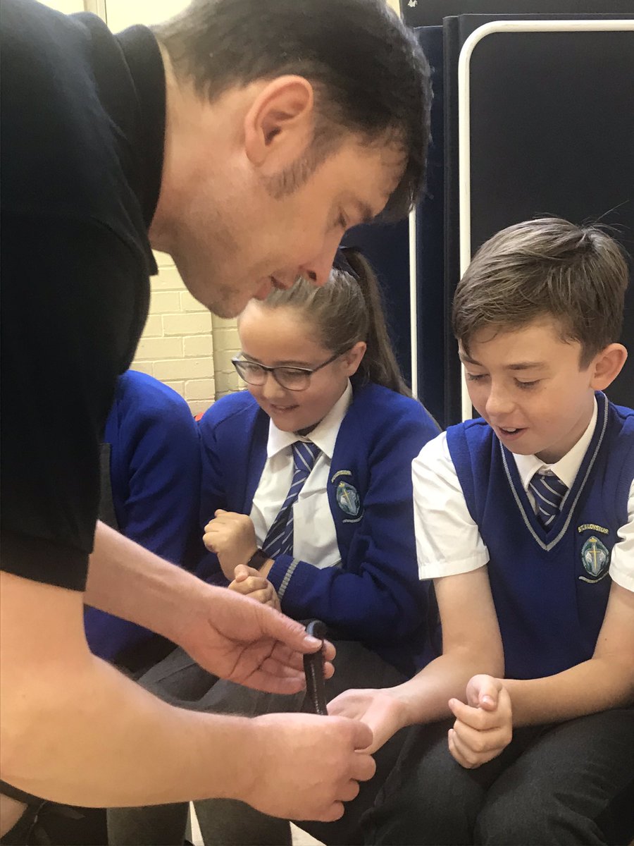 INACTIVEStAl's tweet photo. This millipede has a skeleton on the outside of its body! Itโs legs are very strong and itโs good at climbing #feelslikeabrush #howmanylegs @ZooLabUK https://t.co/h0NPnauh4y
