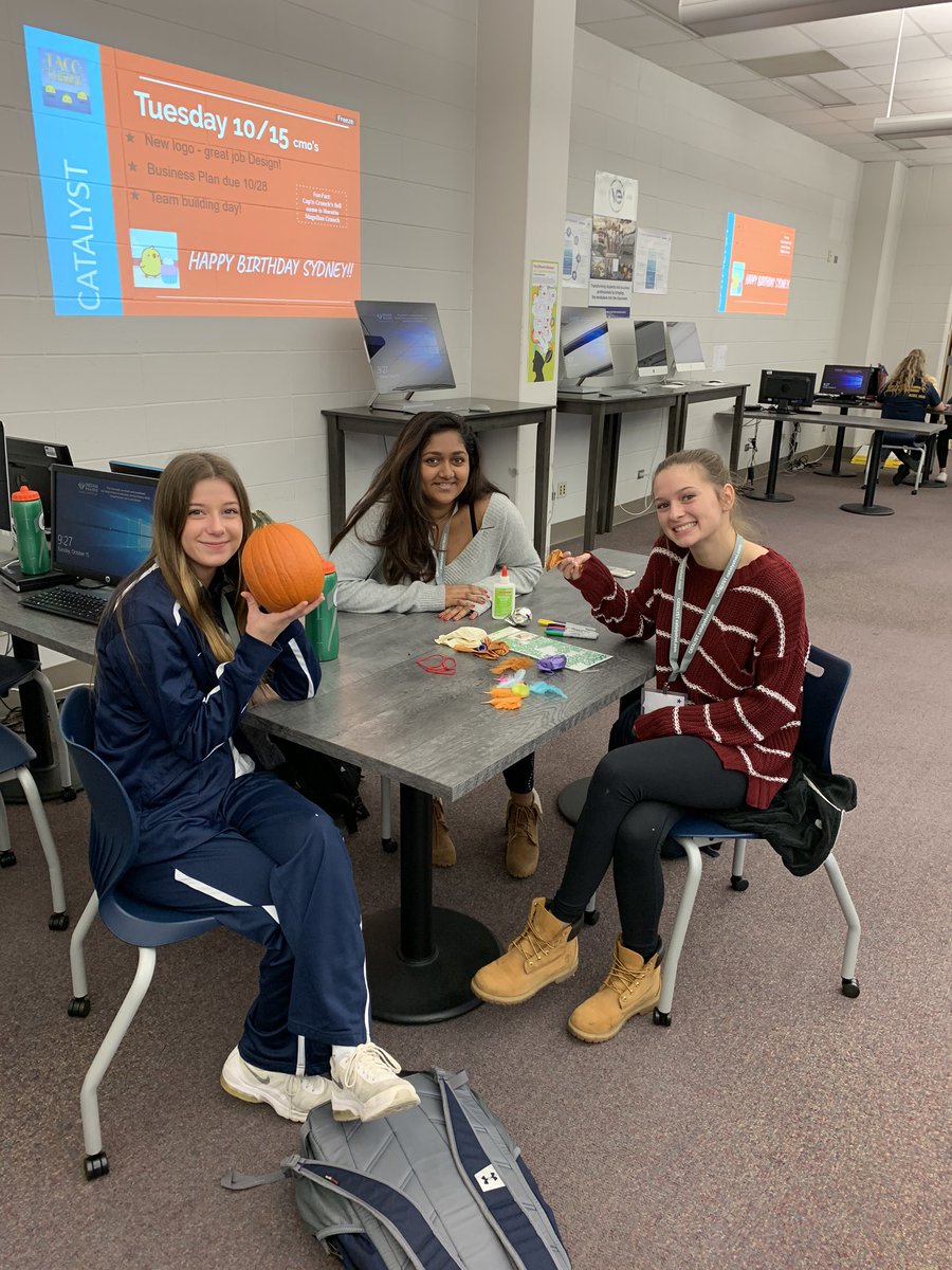 catalystvei's tweet image. Catalyst Properties team building day! 🎃 decorating activity! @NVHSBusiness @VEInternational