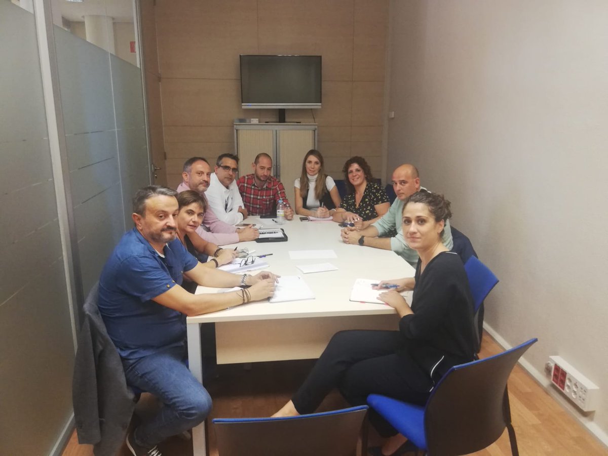 59operariosenl1's tweet photo. Gracias a Enma Lopez, Pedro Barrero y Mar Espinar, por analizar la situación de los 56 operarios y comprometerse en trabajar en las soluciones apuntadas, y buscar futuras mesas de trabajo para mantener vivas estas soluciones. https://t.co/4mXNa7SzIR