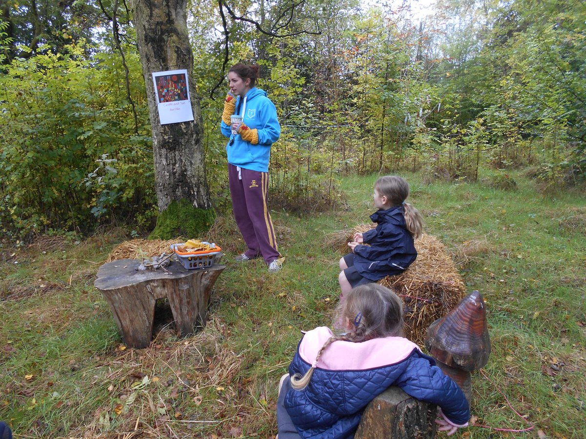 PendockPrimary's tweet photo. So much fun exploring french colours in relation to Castle and Sun by Paul Klee at forest school #notmuchbleu #French #outdoorlearning #frenchtree #mindthefairyring #art #PaulKlee https://t.co/zP3x3vYVzU