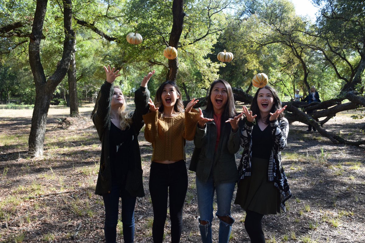 Pumpkin patch babes 🎃💕