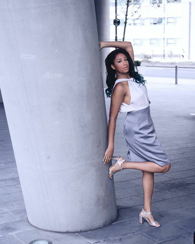Nu_Perspective_'s tweet photo. @totallytamyka blew me away at our first every shoot. #grace #poise and #beauty. She killed this #citygirl vibe. 
#melaninqueen #officechick #brownskingirl #cr2shots #croydonphotographer #availableforbookings #editoriallook #locsharing https://t.co/wscMiLSQr0 https://t.co/VENrCgqtTt