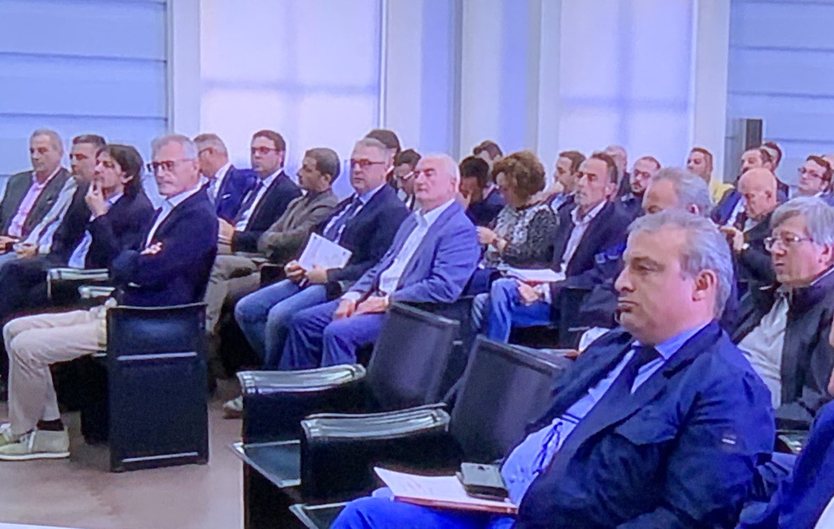 dukana2's tweet photo. I “fantastici...ma che dico...meravigliosi 👉che li bacerei uno ad uno...(🤢🤢🤢🤢...neanche morta) 👉#Sindaci di #Basilicata 👉hanno eletto un loro degno rappresentante ad #ANCI! 👇#Adduce 👉ex #sindaco di #Matera indagato per danno erariale da 1,8 milioni di euro! APPLAUSO! 👏 https://t.co/wA8BM254vA