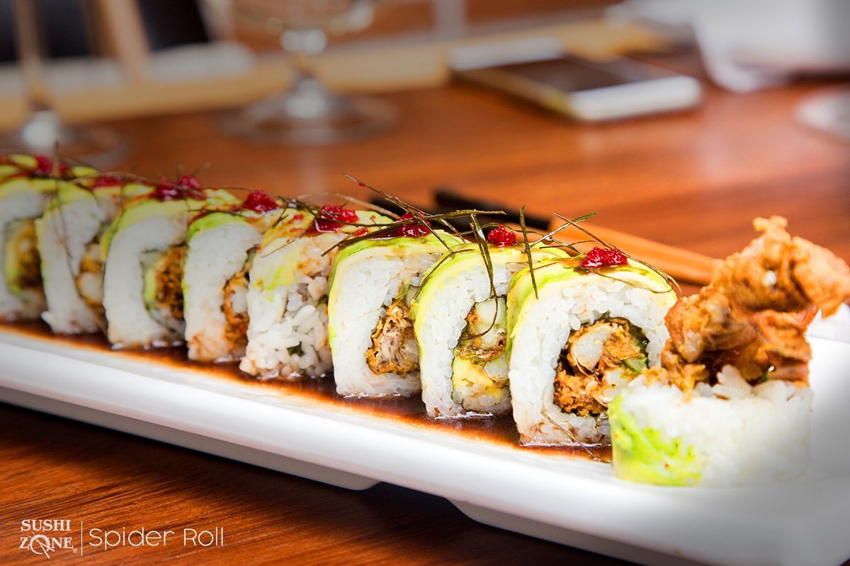sushi_zone's tweet photo. Una impresionante combinación de sabores que te pondrá los pelos de punta. Nuestro #SpiderRoll te atrapará https://t.co/Yr0JazwUB2