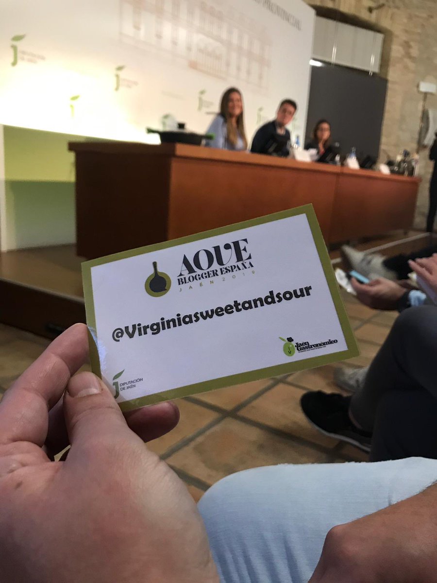 antiqueubeda's tweet photo. Hoy se han presentado los equipos participantes en AOVE Blogger España, que se celebrará el día 26 de octubre en la feria “Tierra Adentro”. Concurso gastronómico con 8 restaurantes, 8 blogueros y 8 AOVEs #AOVEBloggerJaén #JaénGastronómico #comparteantique https://t.co/ALFB0BDJ9k