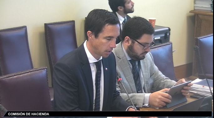 AHORA| Comisión de Hacienda recibe al Ministro Juan Carlos Jobet <a href="/MinEnergia/">Ministerio de Energía</a> quien expone sobre el proyecto de #EficienciaEnergética Boletín N° 12058-08
Preside <a href="/carlosmontestwt/">Carlos Montes</a> 
<a href="/jacoloma/">Juan Antonio Coloma</a> <a href="/jgarciaruminot/">Jose Garcia Ruminot</a> <a href="/pizarrosenador/">Jorge Pizarro Soto</a> 
tv.senado.cl