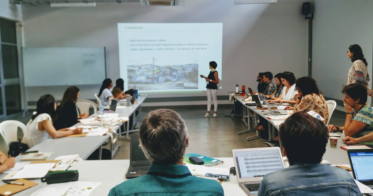 Multibien1's tweet photo. Ana Daniel de la Universidade de Aveiro (Portugal) nos cuenta el proceso en el Barrio Cova da Moura (Lisboa) de #transformacionsocial a traves de la música. #redmultibien https://t.co/op4vskUOPK