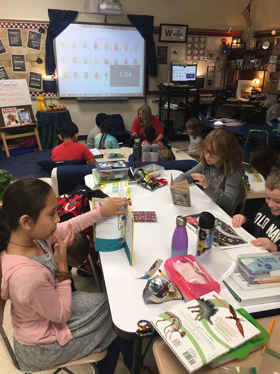 sdart11's tweet photo. Workshop in 3rd grade. Love the teacher time #mrscook and the independent work contract #mrsermitage. Students making the most of their time! #westmore https://t.co/tCx0c3Osbe