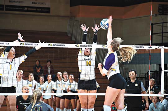 TheDMG's tweet photo. The Michigan Tech Huskies women’s volleyball team had a goal in mind, contain the visiting Ashland Eagles’ potent offense led by senior middle Sophie Cudworth and redshirt junior outside Brooke Peiffer...

https://t.co/gTdc2CrCvp https://t.co/NNdwm8JIrC