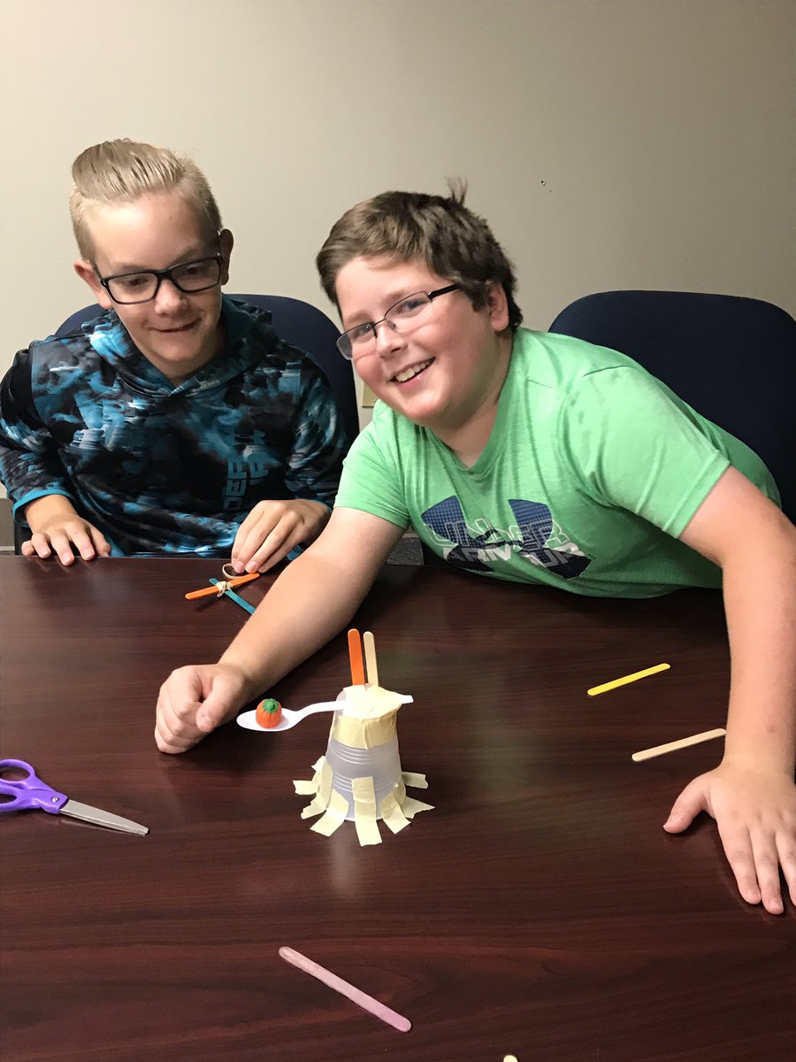 MonaHuskey1's tweet photo. Pumpkin catapult day with these #advancedlearners @EESRavens ! #BCSROCKS #eessoars https://t.co/2YlcM6dLeQ