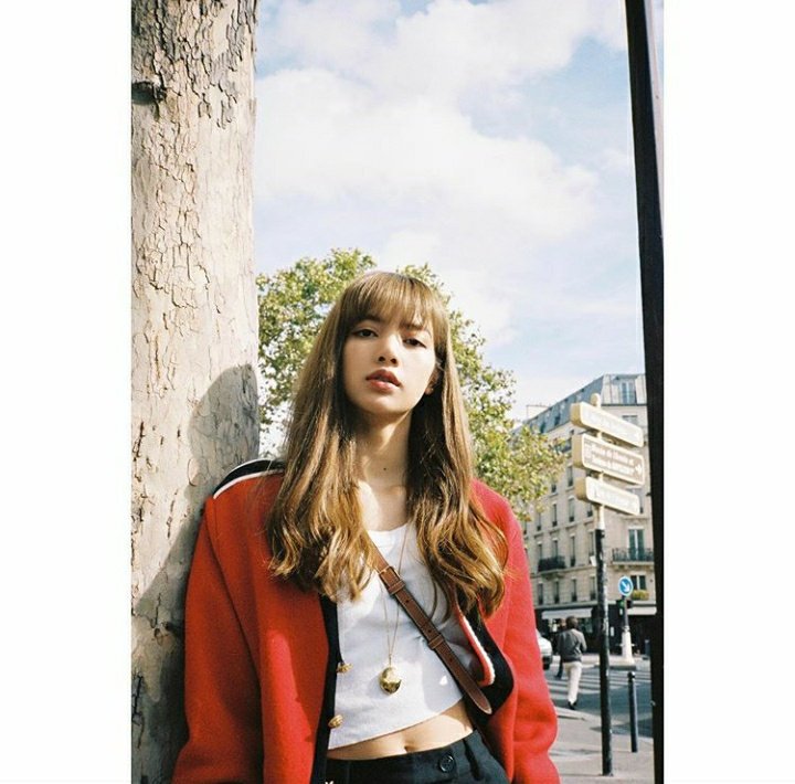 LisaBlackpinkF6's tweet photo. รวมรูปที่ลิซ่าไปParis♥️♥️
#LISA发起wave挑战 #LISA青春有你 #LISABLACKPINK #LISA26MPARTY #Paris #lisa #BLACKPINK https://t.co/6MTaZqr6zY