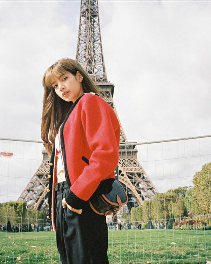 LisaBlackpinkF6's tweet photo. รวมรูปที่ลิซ่าไปParis♥️♥️
#LISA发起wave挑战 #LISA青春有你 #LISABLACKPINK #LISA26MPARTY #Paris #lisa #BLACKPINK https://t.co/6MTaZqr6zY