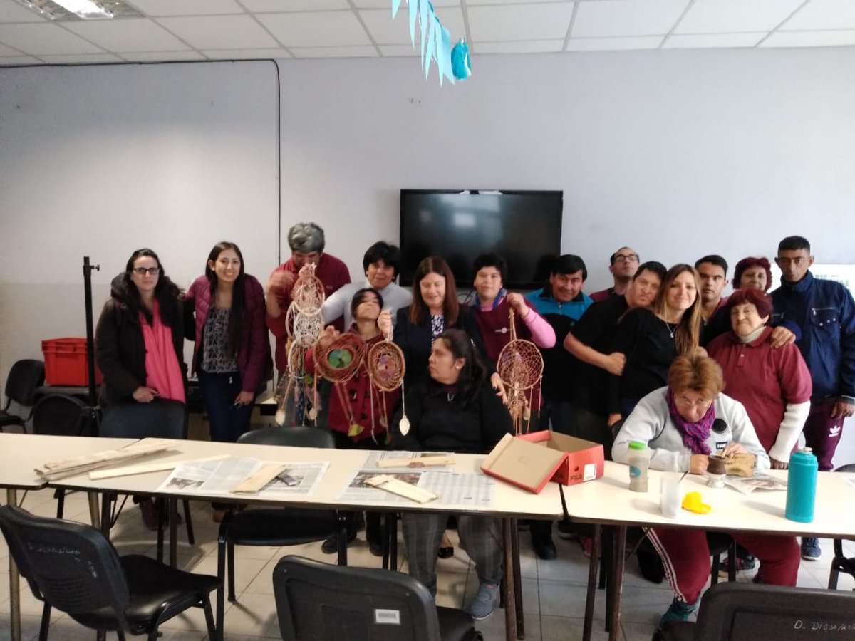 Hoy con Dirección de Discapacidad de Lanus. Excelente trabajo de su Directora, Romina Manolaros y  Jennifer Alderete Coordinadora Oficina de Empleo. Visita a Talleres de Manualidades y Huerta del Programa Promover Línea 1.