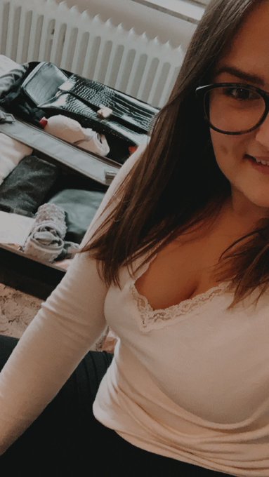 Koffer ist gepackt, morgen geht es zur @VENUSBERLIN 😍 ich freu mir 😜   Werbung #personennennung  #berlin<a class="tags" target="_blank" title="On Twitter" href="/?out=eyJ0eXAiOiJKV1QiLCJhbGciOiJIUzUxMiJ9.eyJpYXQiOjE3MjA3MDM1NTEsImlzcyI6InR3cG9ybnN0YXJzLmNvbSIsIm5iZiI6MTcyMDcwMzU1MSwiZXhwIjoxNzUyMjM5NTUxLCJyZWRpcmVjdF91cmwiOiJodHRwczovL3R3aXR0ZXIuY29tL1ZFTlVTQkVSTElOIn0.DS7NlLHih0ogjZxV31mg2sbBicb4hXv-P0skKFrM7MczTklA3Rvxm6DHf7TN--QHr-5uXLAs7_tCKQa9sEysGQ">@VENUSBERLIN</a><a href="/tag/love"class="tags"><span>#love</span></a><a href="/tag/happy"class="tags"><span>#happy</span></a><a href="/tag/confident"class="tags"><span>#confident</span></a><a href="/tag/berlin"class="tags"><span>#berlin</span></a><a href="/tag/bestlife"class="tags"><span>#bestlife</span></a><a href="/tag/lovemybody"class="tags"><span>#lovemybody</span></a>