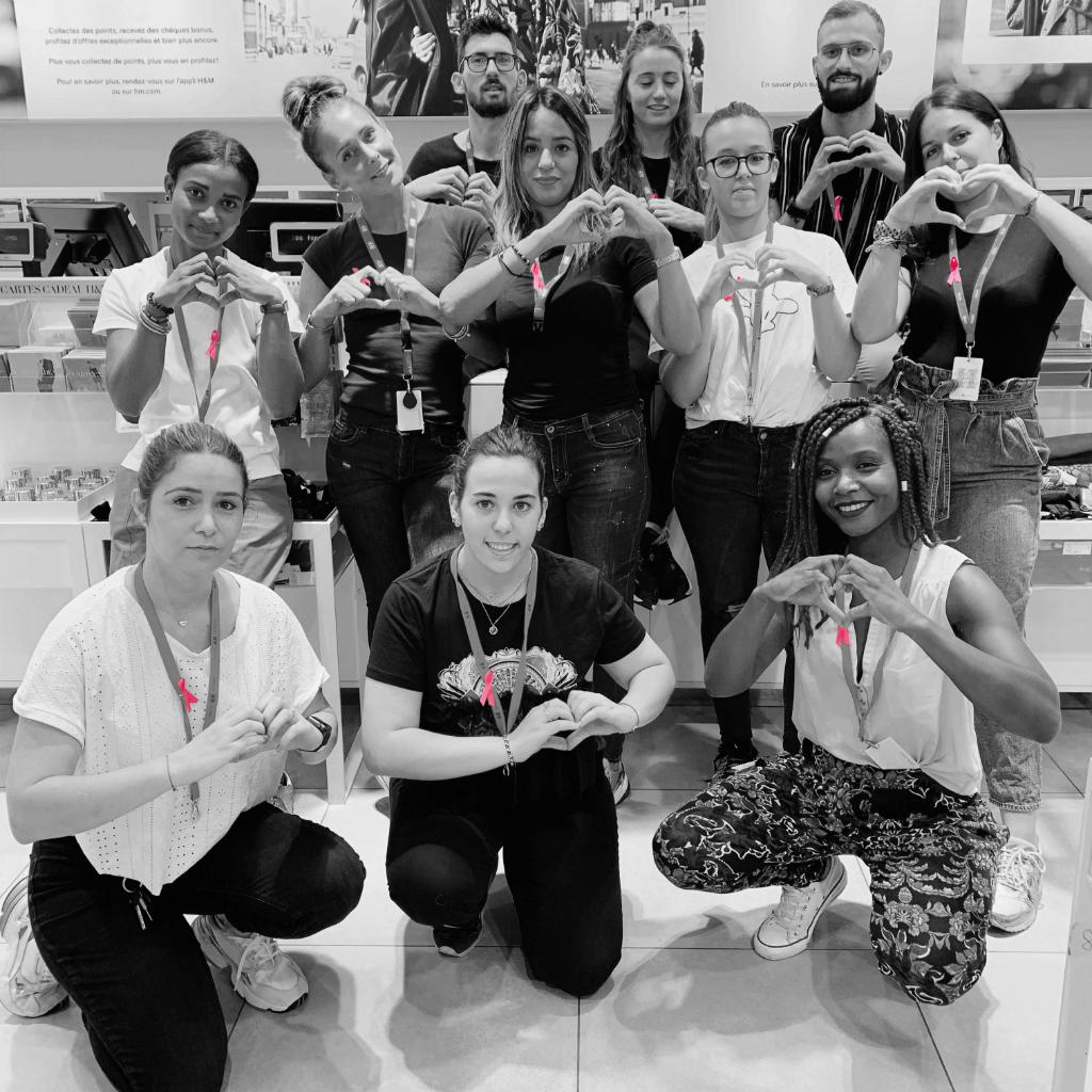 Tous nos collaborateurs #HM se sont engagés à l’occasion d’ #OctobreRose dans la lutte contre le cancer du sein. Nous sommes fiers de soutenir, ensemble, l’Association <a href="/RubanRose/">Ruban Rose</a> !
Plus d’informations sur nos actions >> cancerdusein.org/bienfaiteurs/h…