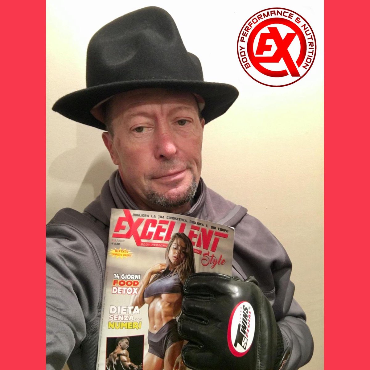 Excellent Style👙🇮🇪 È uscito il n 5❗️ Magazine di pura forza e pura bellezza. Stampa + Digitale= nessuna scusa per non acquistarla‼️
Marco Ceriani Direttore Responsabile🎩
#GranCeriani🎩 for🔝Magazine
Felpa: Gold’s Gym Olympians Store
Cappello: Vivienne Westwood
MMA gloves: Twins