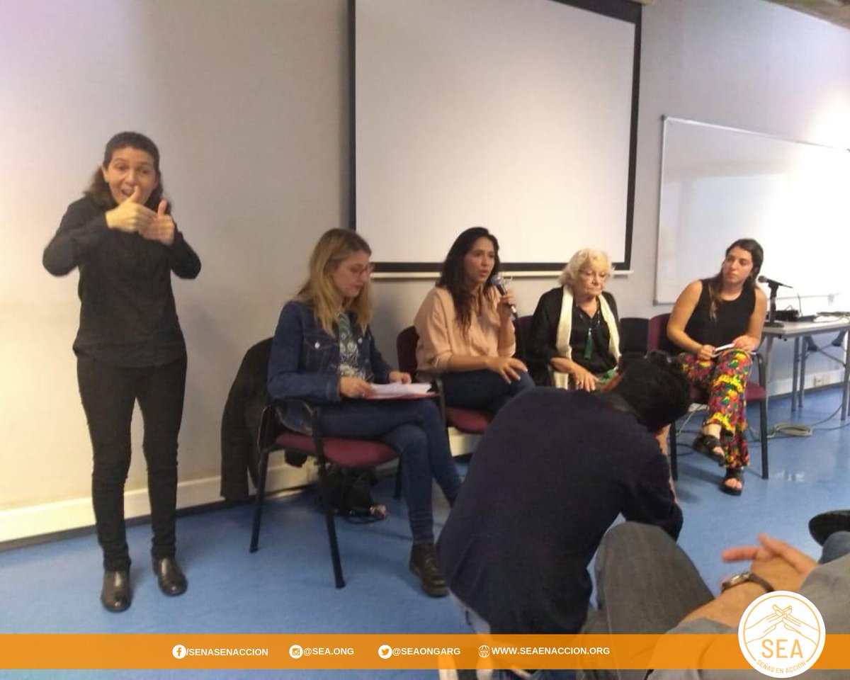 SEAONGARG's tweet photo. Conversatorio Feminismos Populares con intérpretes de Lengua de Señas Argentina #primeravezhaylsa #lenguadeseñas #lenguadeseñasargentina #señasenaccion #feminismos #comunicacion #conversatorio Gracias  @anacarinanunezlsa y @mariacecilia.val @victoriamontenegro76 @dorabarrancos https://t.co/upAD1x5HOg