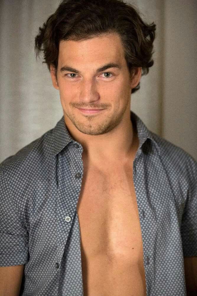 beth_328's tweet photo. Meredith Grey is literally stupid. A man like Deluca is BEGGING her for the slightest of attention and she has the AUDACITY to say no. Stupid stupid bitch this man is a heart throb https://t.co/pBCuaKBTqi