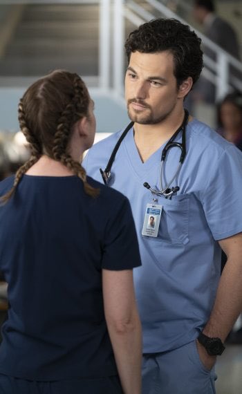 beth_328's tweet photo. Meredith Grey is literally stupid. A man like Deluca is BEGGING her for the slightest of attention and she has the AUDACITY to say no. Stupid stupid bitch this man is a heart throb https://t.co/pBCuaKBTqi